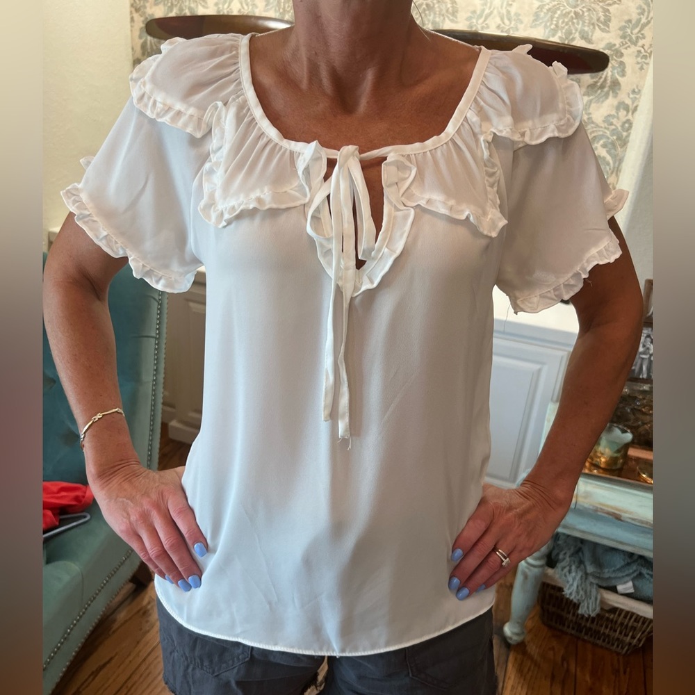 Beautiful white top by max studio.